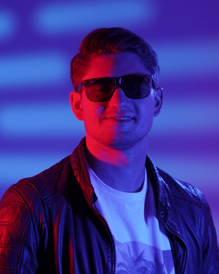 Der Schlazeuger Markus kennt auch mit seinem jungen Alter bereits ale Hits der 80er Jahre